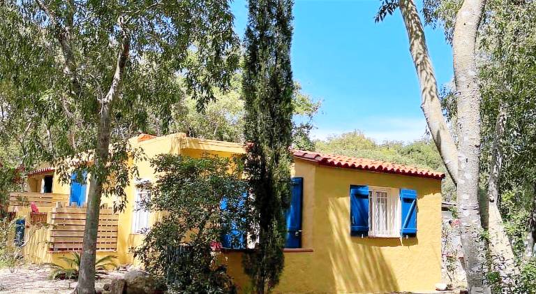 Rental apartment with terrace, yard & pool — photo 5