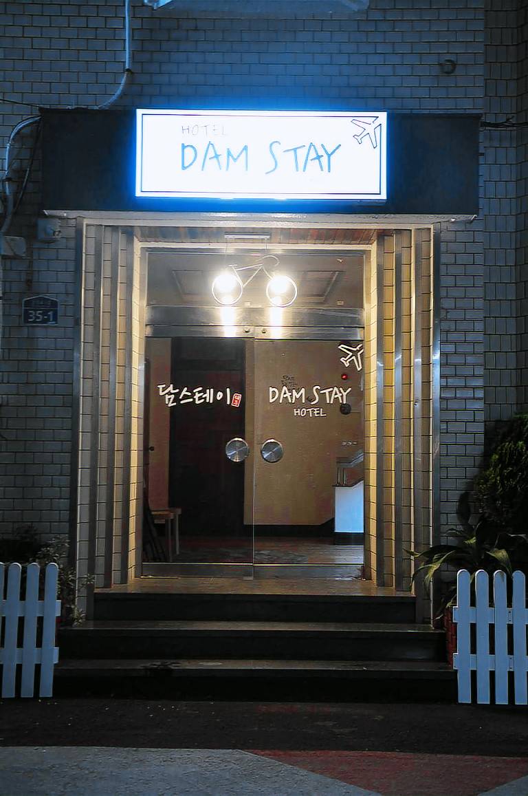 Dam Stay Hotel