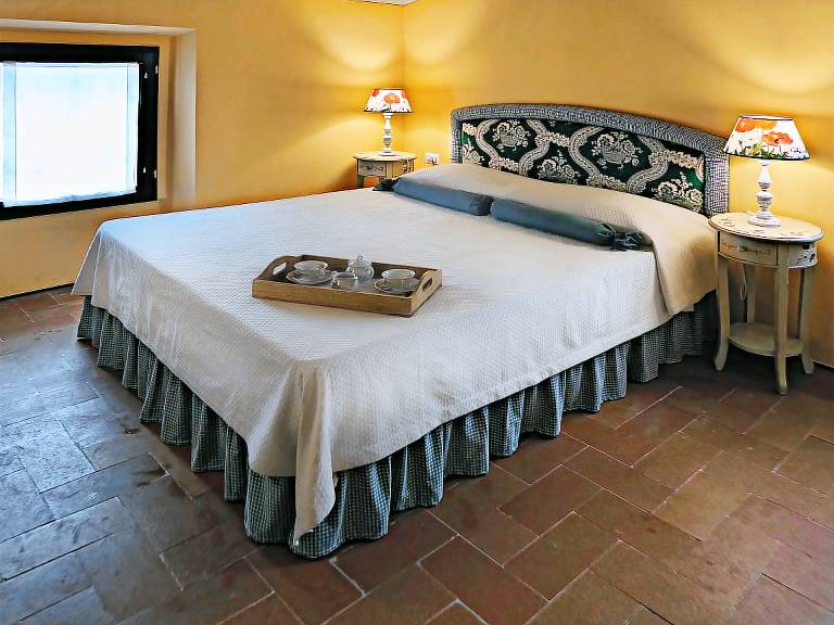 Family-friendly private room with jacuzzi, yard & BBQ | Nature view | Pets are welcome — photo 2