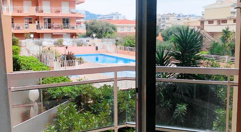 Pleasant apartment with terrace | Close to the beach | Pet-friendly in Menton