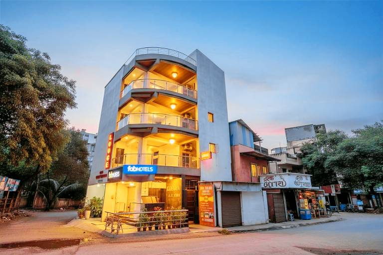 Fabhotel Keshava executive Nr Mahadji Shinde chhatri
