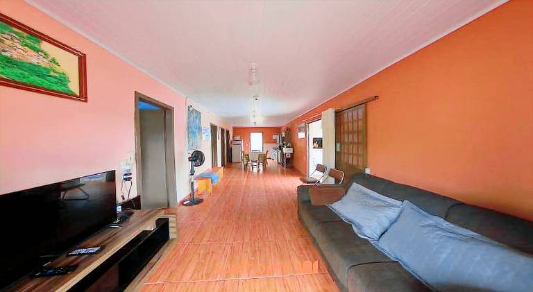 House with pool — photo 2