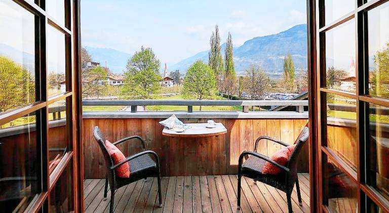 Rental apartment with patio & yard | Pets are welcome — photo 3