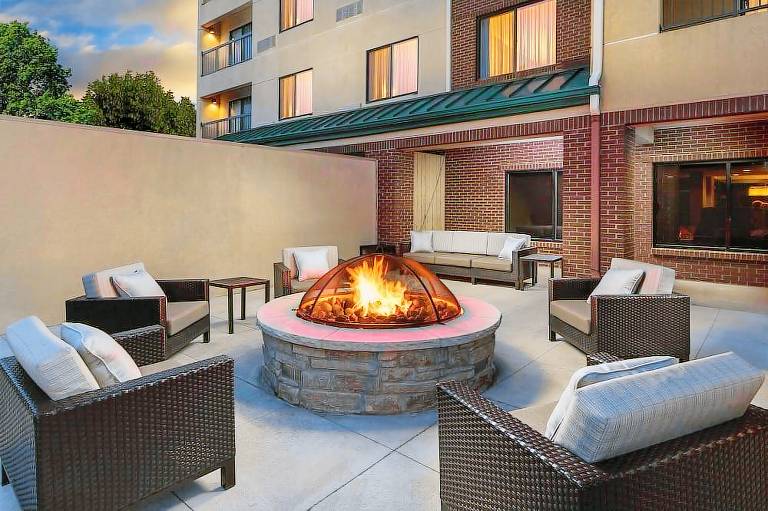 Courtyard by Marriott Chicago Bloomingdale