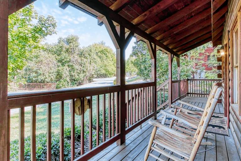 Family-oriented pleasant cabin with pool, terrace & barbeque | Mountain view | Dogs allowed — photo 3