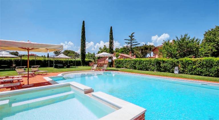 Children-friendly vacation home with pool & yard | Dogs allowed — photo 2