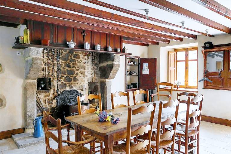 Children-friendly villa with patio, grill & yard | Pets allowed — photo 5