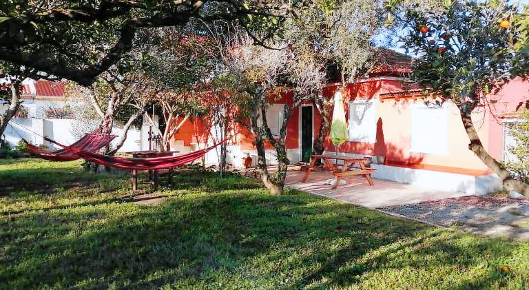 Fully equipped house with garden, terrace & private pool | Perfect for remote work | Pet-friendly in Sao Lourenco