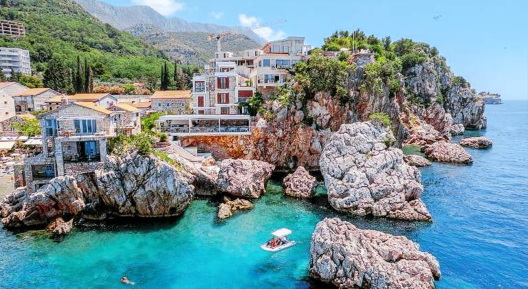 Apartment with private pool & terrace in Becici