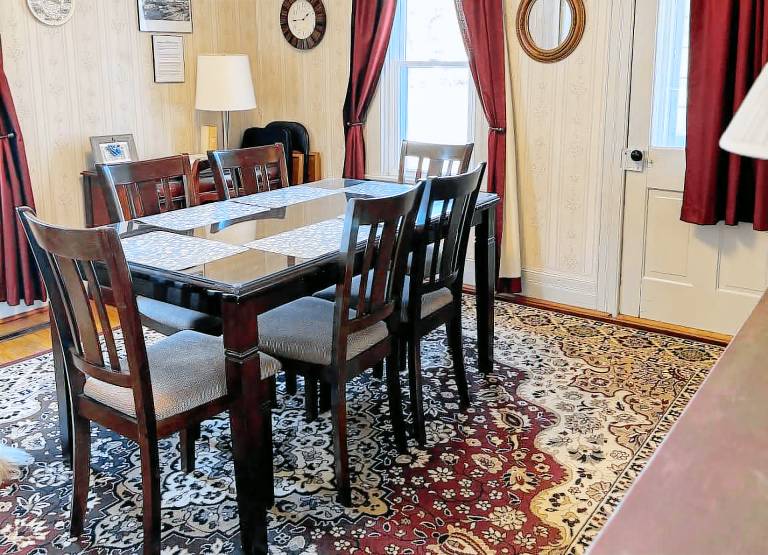 Child-friendly vacation home with yard | Pets are welcome — photo 3