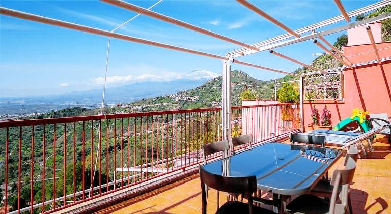 Holiday apartment with 3 rooms for 6 persons in Giardini Naxos