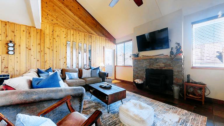 Condo with barbeque, hot tub & terrace — photo 5