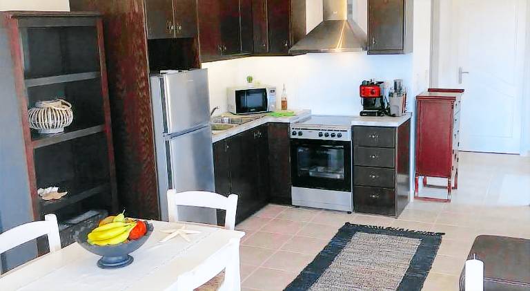 Villa with terrace, pool & yard | Pet-friendly — photo 4