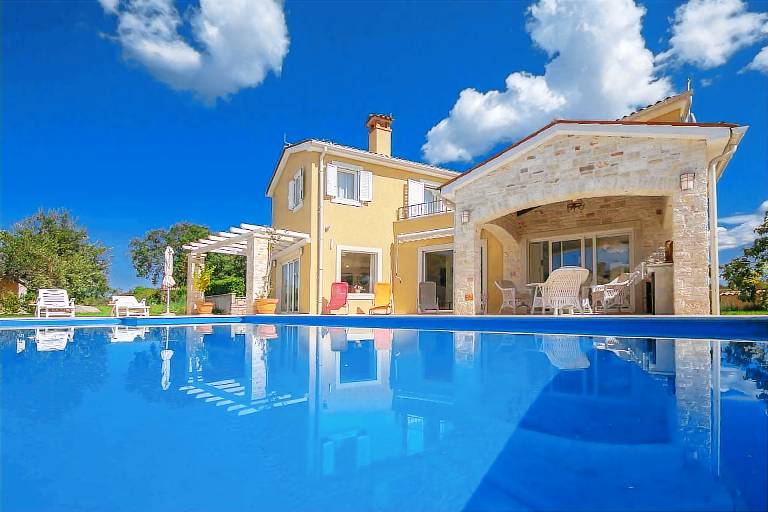 Family-oriented nice villa with garden, barbeque & pool | Pool view | Pet-friendly — photo 2