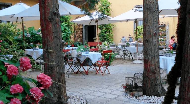 Holiday apartment with patio — photo 3
