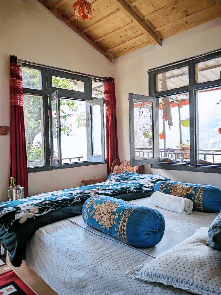 Fully equipped vacation home with grill, yard & pool | Water view | Suitable for remote work | Pets are welcome — photo 2