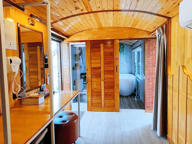 U HAUS TRAIN CABIN RESORT — photo 3