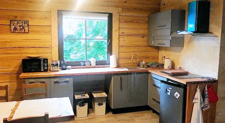 Apartment with barbeque & yard — photo 2