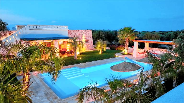 Fully equipped spacious villa with pool, barbeque & garden | Perfect for remote work | Pet-friendly in Ostuni