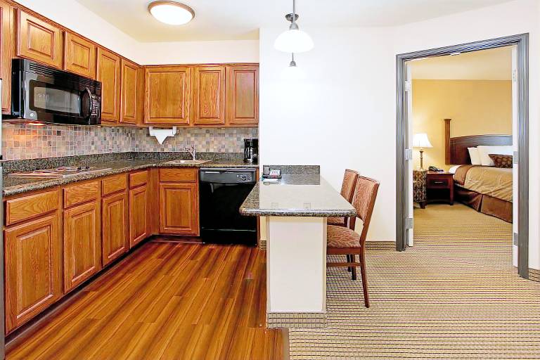 Condo with hot tub & pool — photo 3