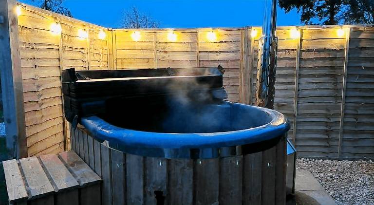 Vacation home with jacuzzi | Pet-friendly — photo 3
