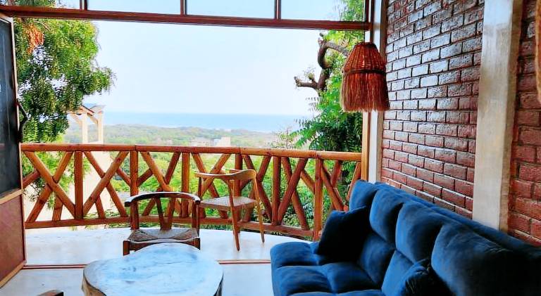 Rental apartment with yard, patio & private pool | Beach nearby | Pets allowed — photo 3
