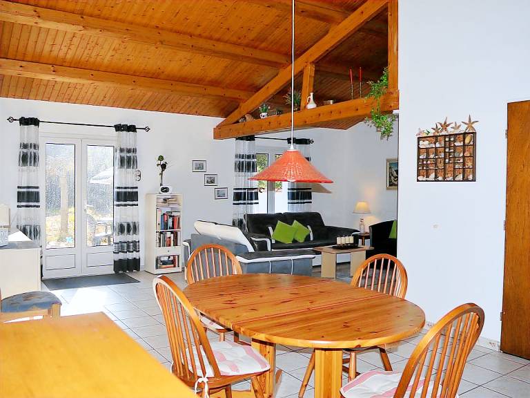 House with barbeque & yard — photo 4