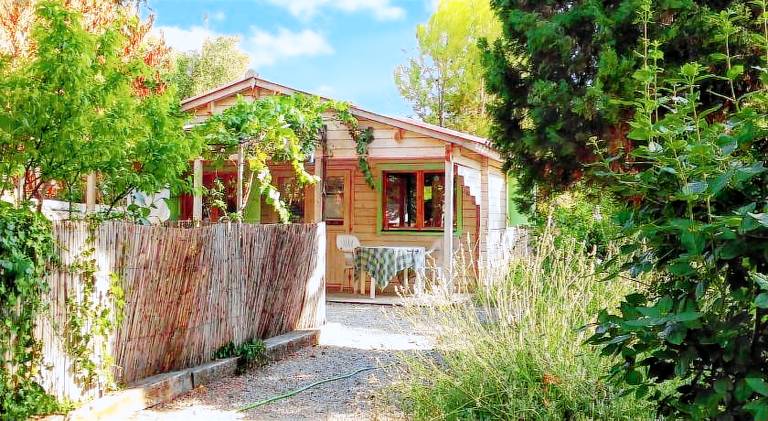 Chalet charmant a Poussan avec jardin prive et barbecue in Balaruc-le-Vieux