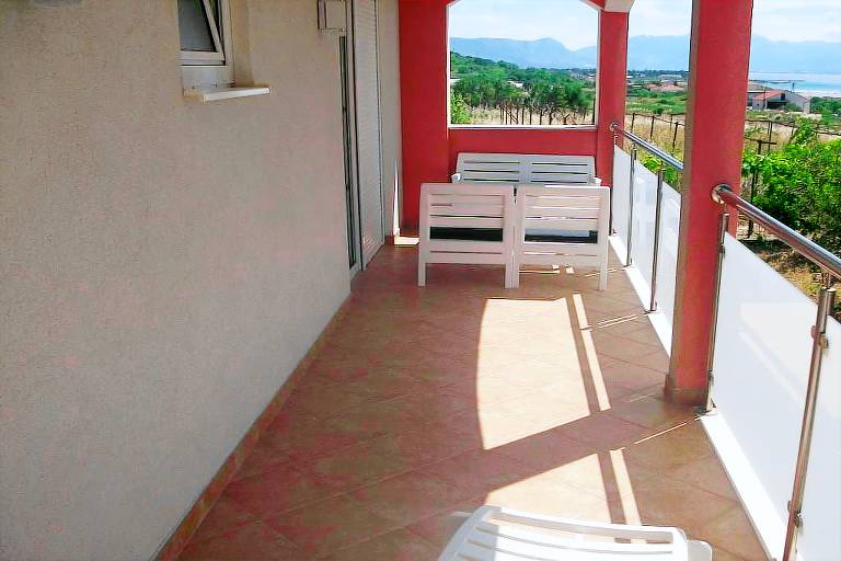 Vacation home with garden & patio — photo 3