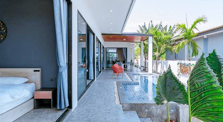 Villa with pool — photo 4