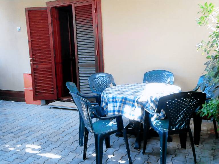 Family-oriented nice vacation home with terrace & pool | Next to the beach | Pets allowed — photo 4