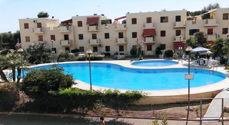 Holiday apartment with pool — photo 3