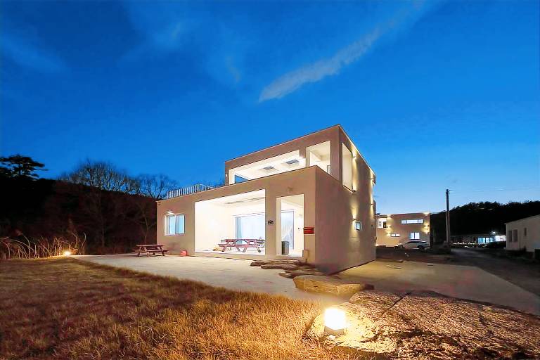 Yangyang Jangyo House Dog Pool Villa Pension