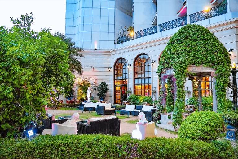 Hotel The Royal Plaza