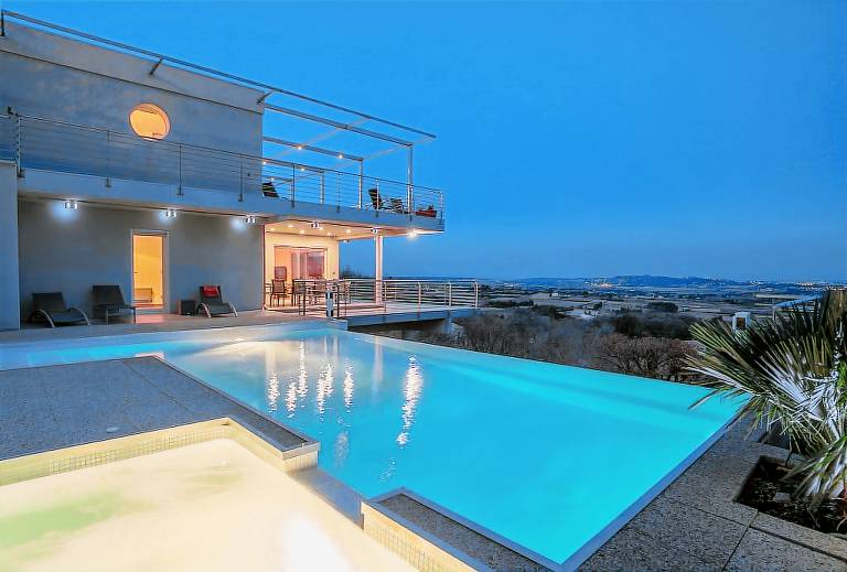 Villa Tavel
