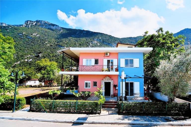 Κατάλυμα  Kamena Vourla