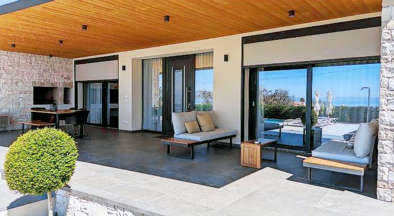 Lovely vacation home with pool, garden & barbecue | Pets are welcome — photo 3
