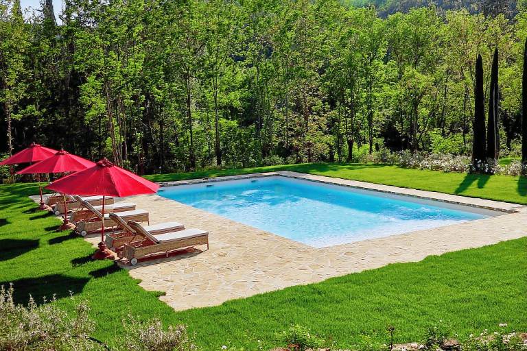 Family-friendly villa with barbecue, private pool & terrace | Pool view | Pets allowed — photo 3