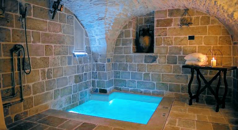 Vacation home with pool & jacuzzi | Pets are welcome in Franca