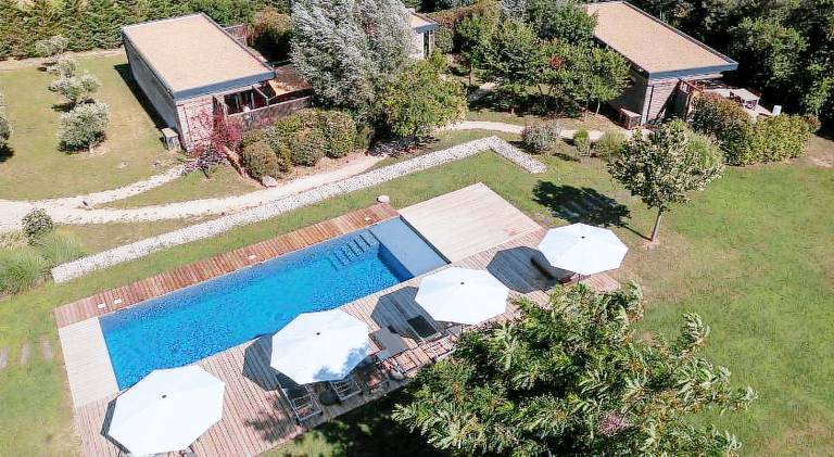 Lodge with pool, terrace & hot tub | Dogs allowed in Les Baux-de-Provence
