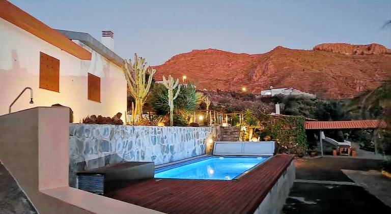 Villa with patio, barbecue & garden — photo 2