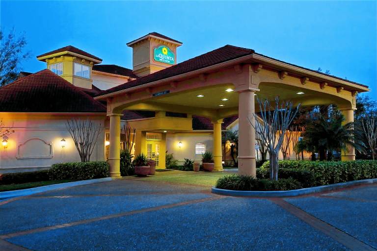 La Quinta Inn & Suites by Wyndham USF (Near Busch Gardens) — photo 4