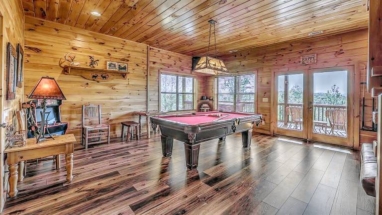TreeTops- Pet Friendly Master on Main 5 minutes from Downtown Blue Ridge — photo 5