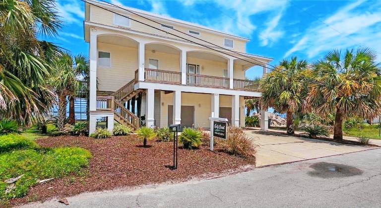 Vacation home with 5 rooms for 17 persons in Pensacola, FL