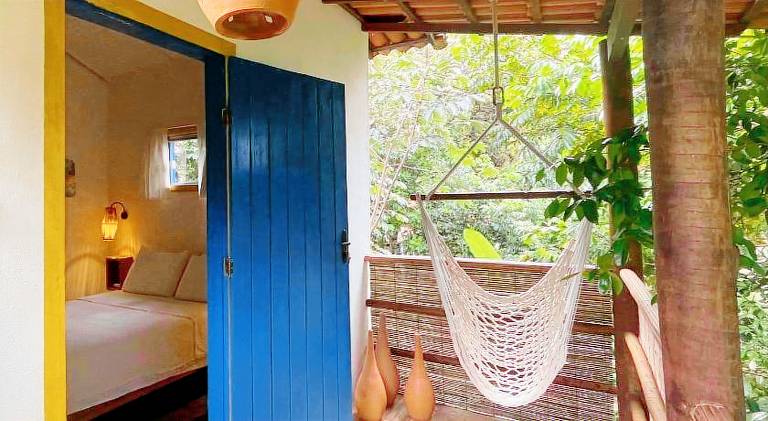Serviced apartment with barbecue, patio & yard in Maraú