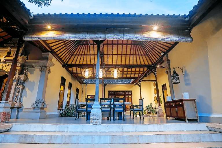 Vacation home with private pool, garden & patio — photo 4