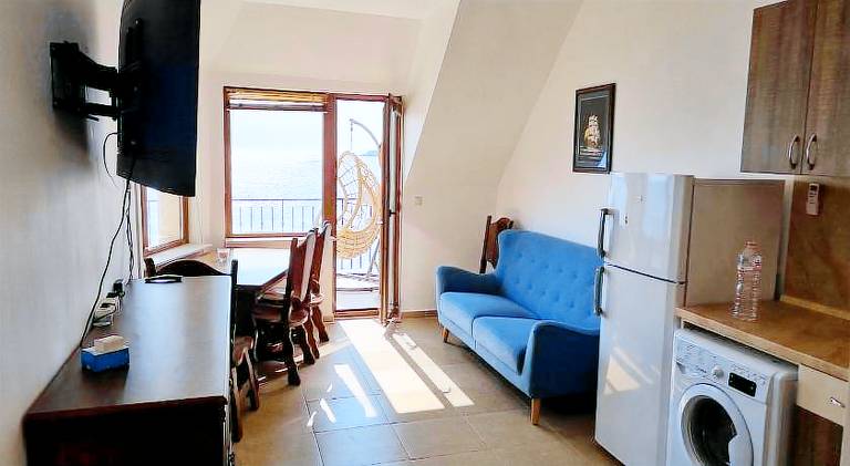 Rental apartment with terrace & yard — photo 2