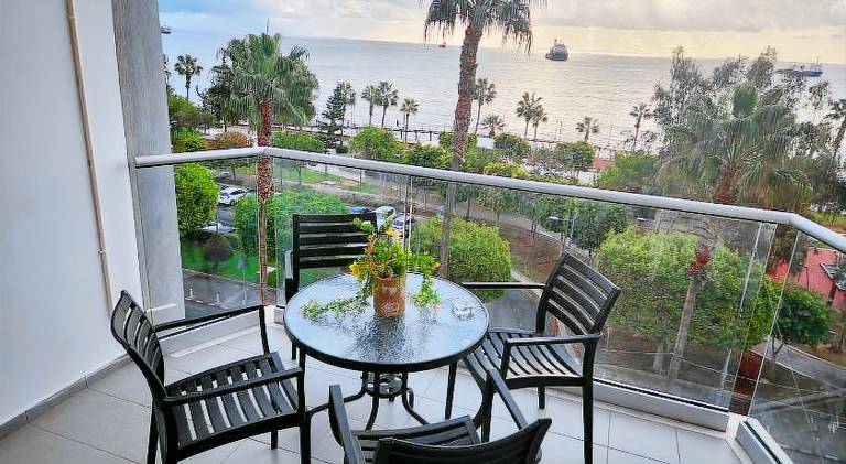 Holiday apartment with patio — photo 3