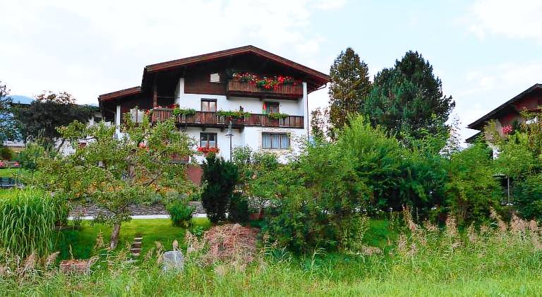 Pleasant holiday apartment with garden & terrace | Dogs allowed in Uderns