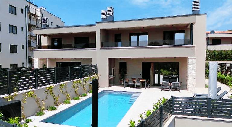 Luxury Villa Luka near Porec with heated Pool in Tar-Vabriga